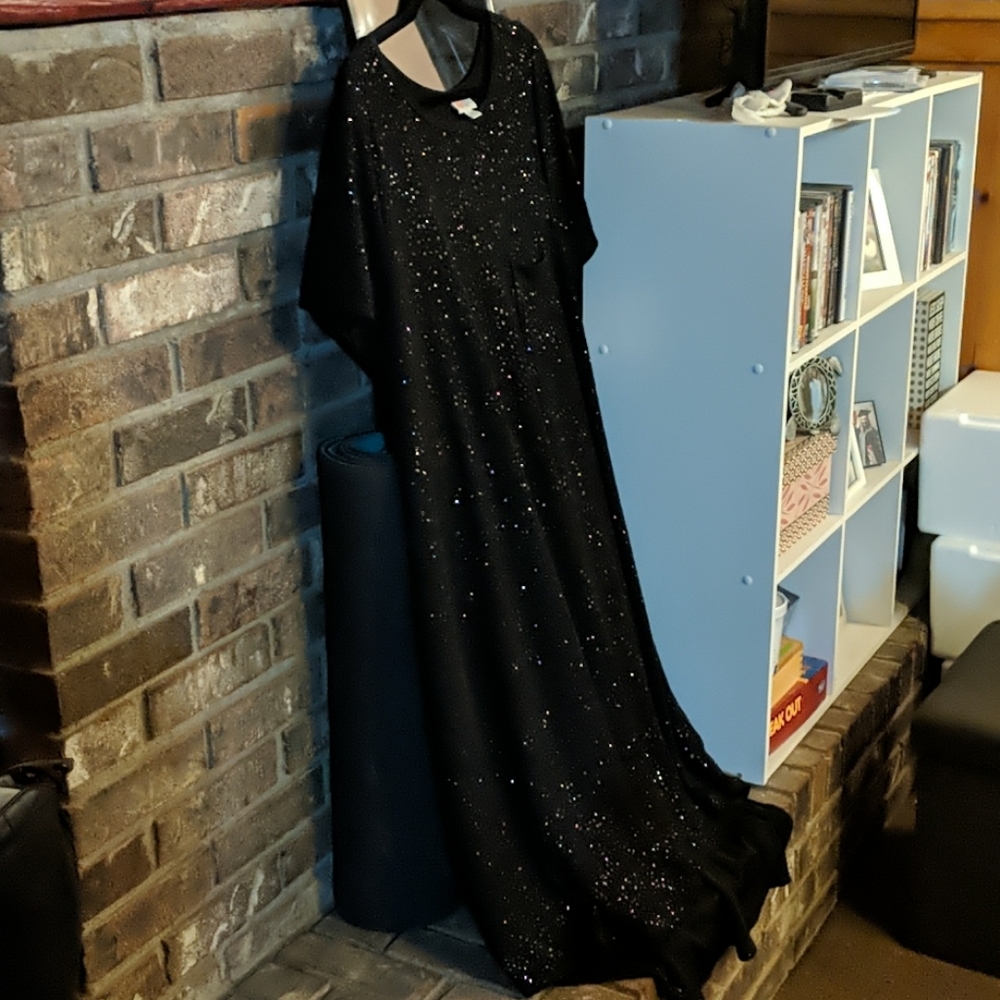 Elegant Black Carly NWT